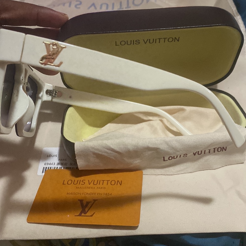 Louis Vuitton glasses - Picture 2 of 2